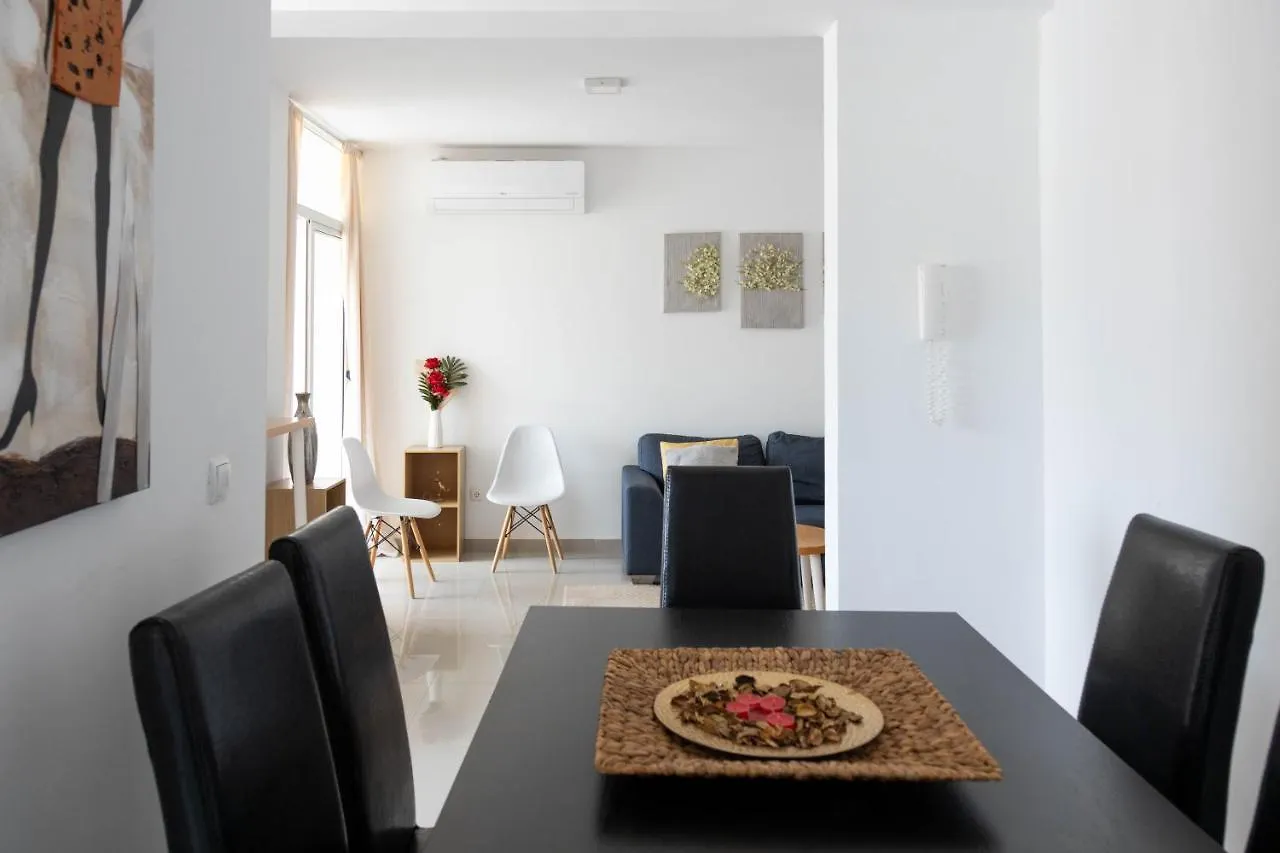 2 Bdr Cozy Apt Near Praca Center, Ac & Fast Wi-Fi Praia