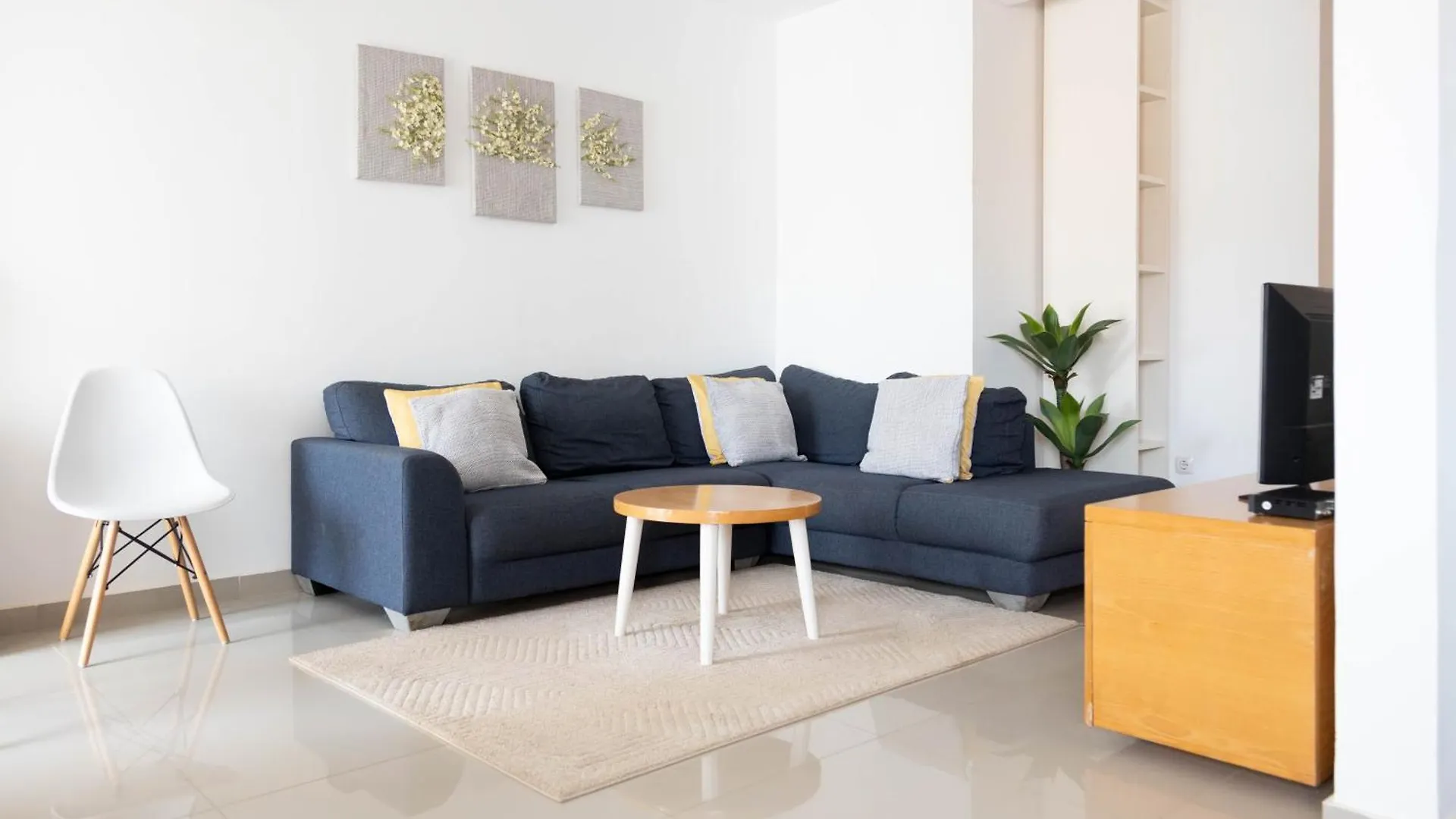 2 Bdr Cozy Apt Near Praca Center, Ac & Fast Wi-Fi Praia 0*,
